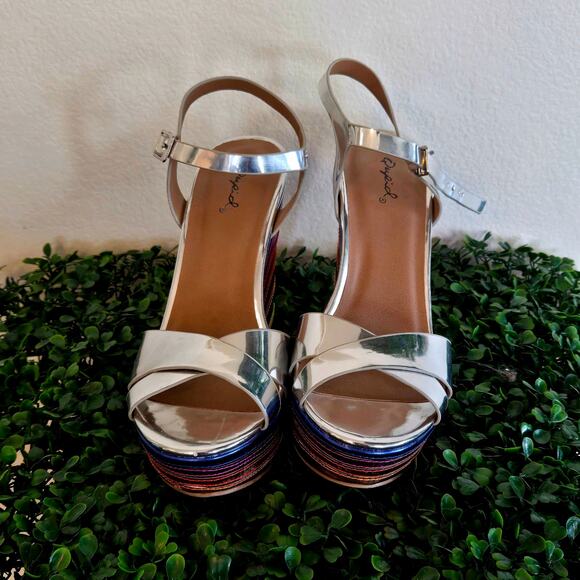 Size 8 – Qupid Metallic Silver & Rainbow Platform Wedge Sandals (NWOB) - Picture 5 of 6